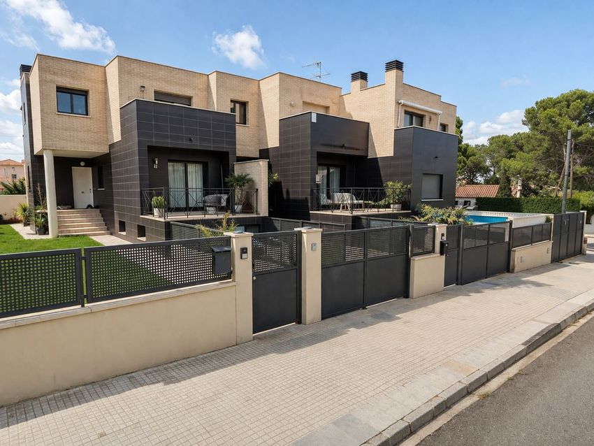 ++ Semi-detached house for rent in Miami Platja ++ - Image 1
