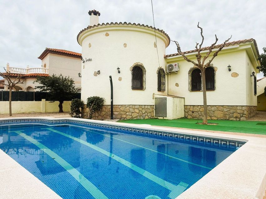 Freistehendes Chalet in Centro, Miami Platja (SRI-112) - Image 1
