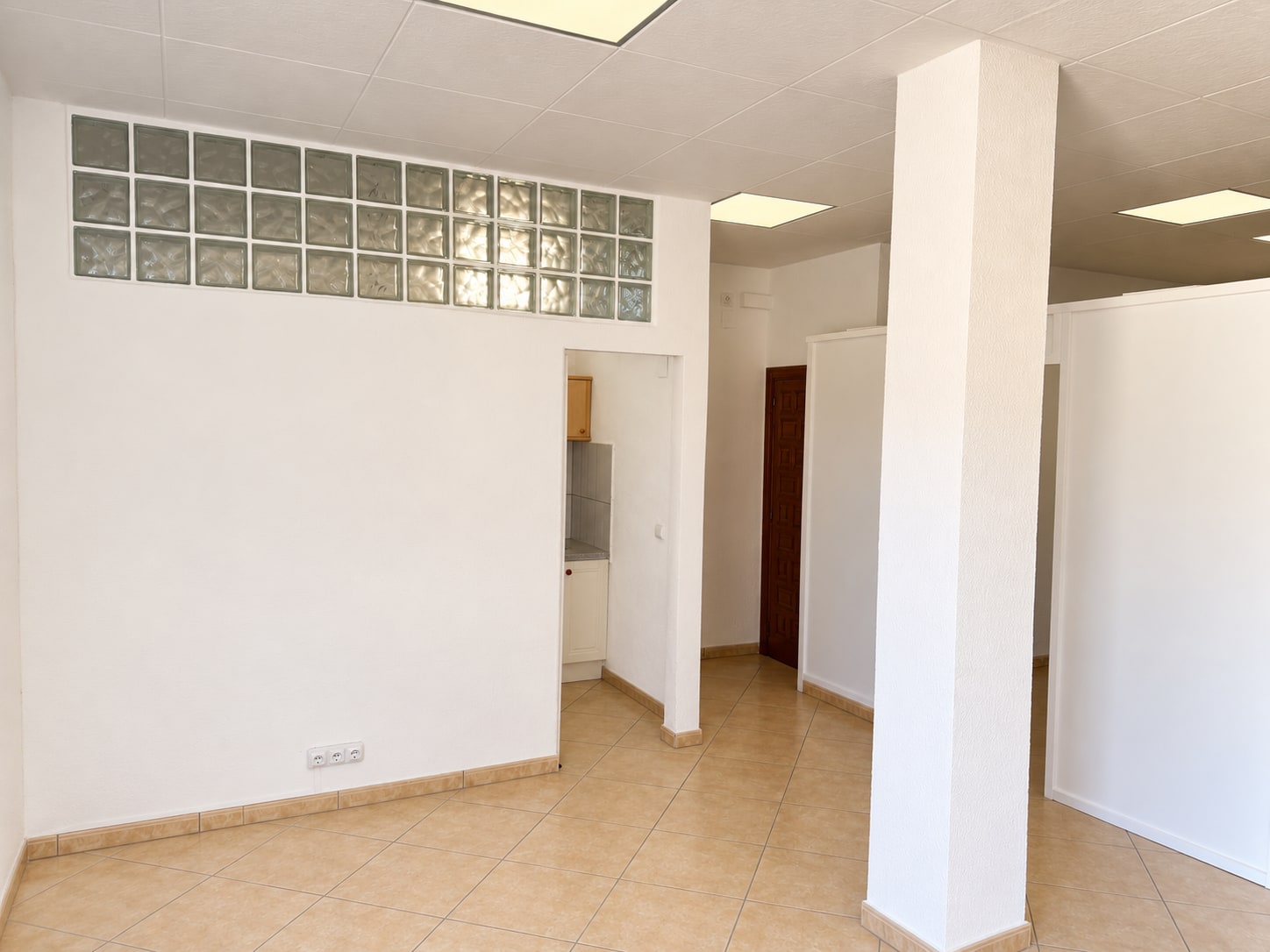 ++ Local commercial d'angle en rez-de-chaussée au centre de Miami Platja ++ - Image 3